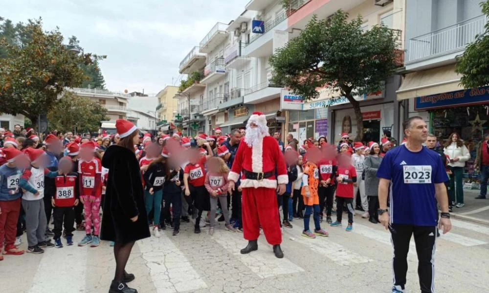 Αγιοβασίληδες έτρεξαν στην Ηγουμενίτσα για καλό σκοπό